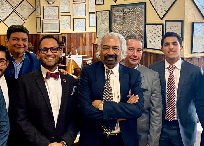 Javier Jileta con Sam Pitroda